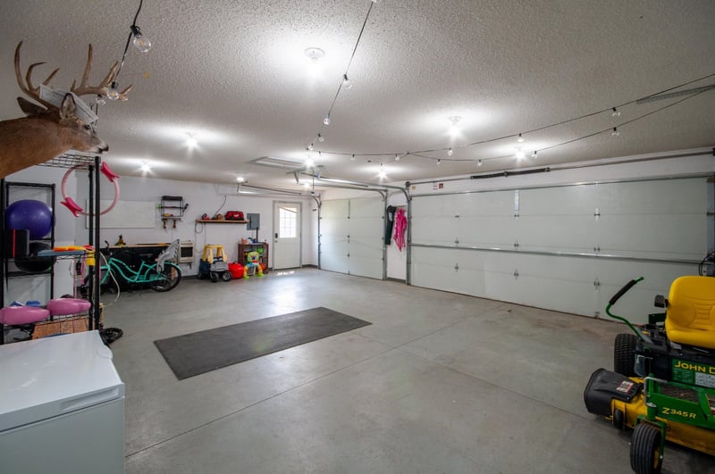 6524 University , Wichita, KS 67209