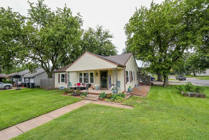 815 Columbus Ave, Newton, KS 67114