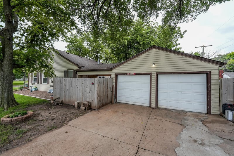 815 Columbus Ave, Newton, KS 67114