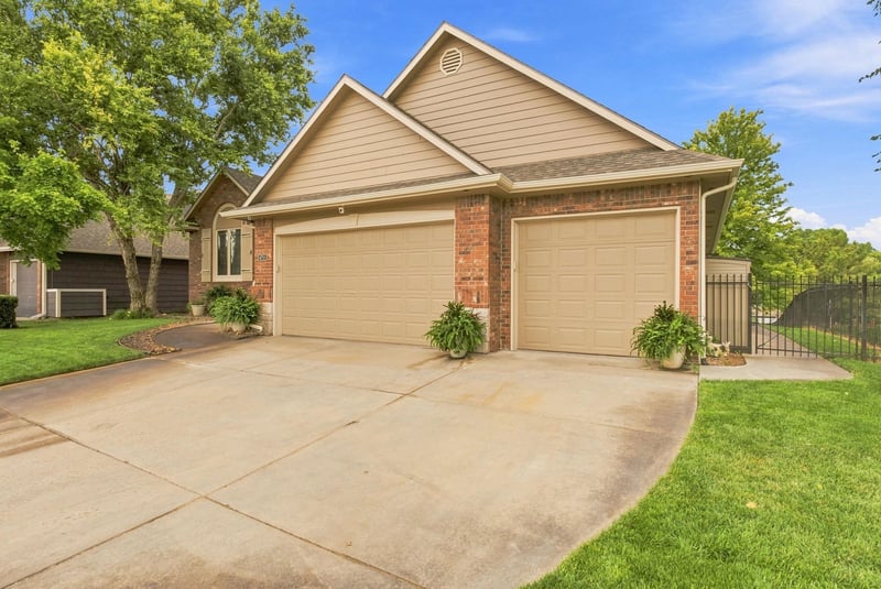 4711 31st St S, Wichita, KS 67215
