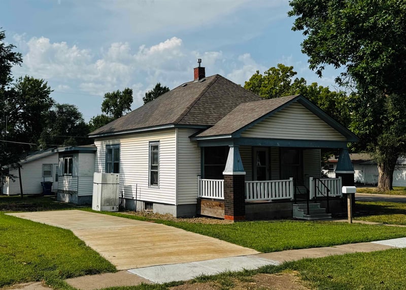 131 5th , Newton, KS 67114