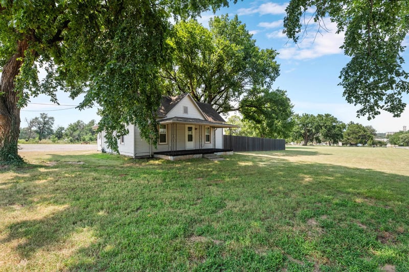 627 Raff St, Kingman, KS 67068
