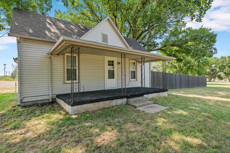 627 Raff St, Kingman, KS 67068