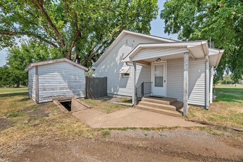 627 Raff St, Kingman, KS 67068