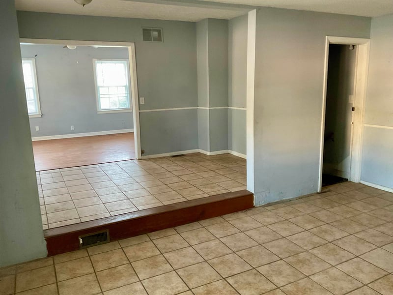 2147 Laura , Wichita, KS 67211
