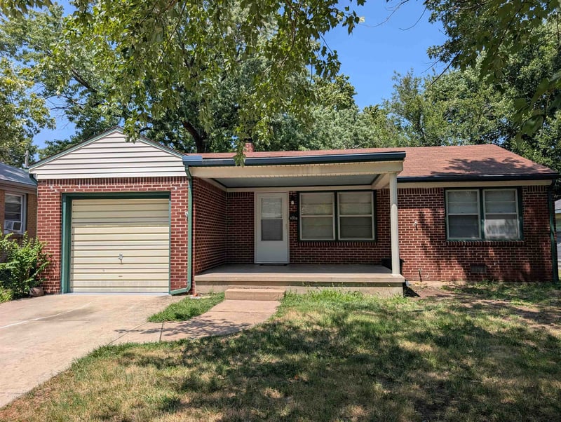 6008 Castle Dr, Wichita, KS 67218