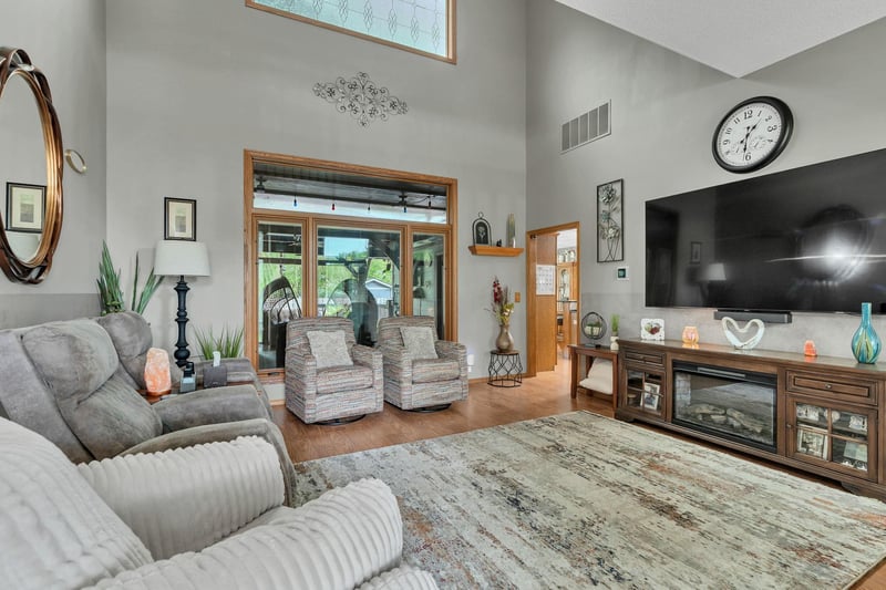 11803 Douglas , Wichita, KS 67209