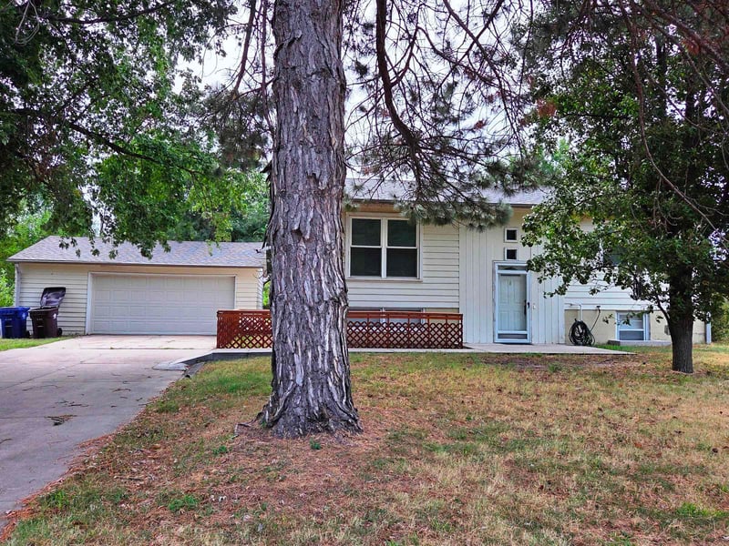 214 S Goering, Moundridge, KS 67107
