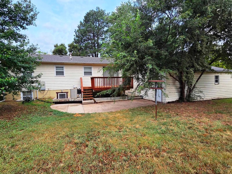 214 S Goering, Moundridge, KS 67107