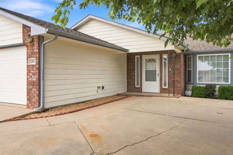 1801 Smithmoor St, Wichita, KS 67207