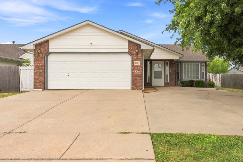 1801 Smithmoor St, Wichita, KS 67207