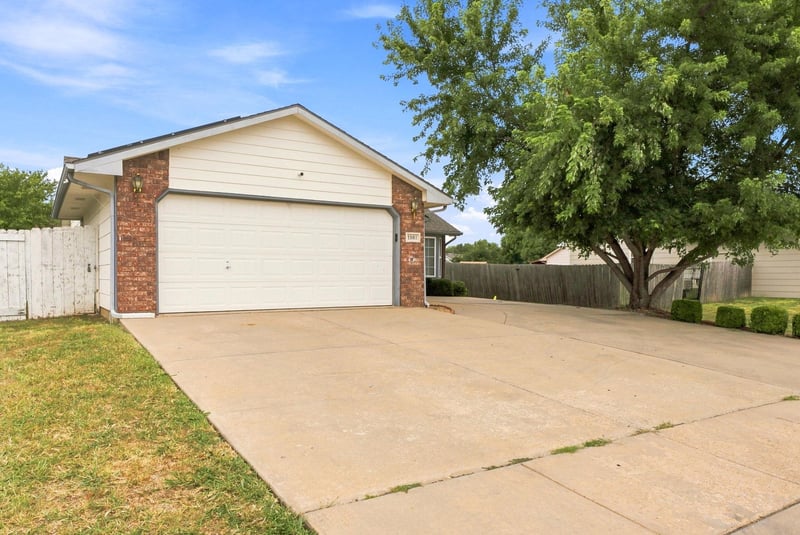 1801 Smithmoor St, Wichita, KS 67207