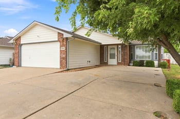 1801 Smithmoor St, Wichita, KS 67207