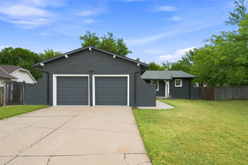 2246 Lori Ln, Wichita, KS 67207