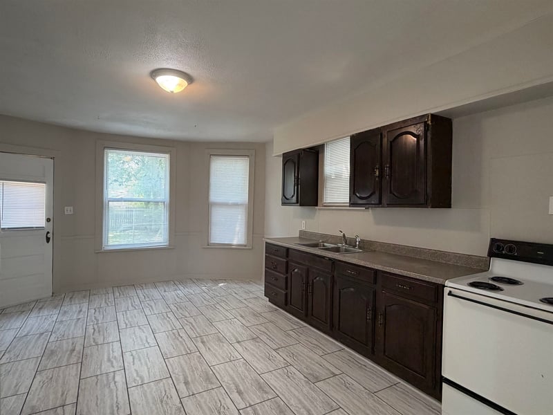 109 West Pl, Salina, KS 67401