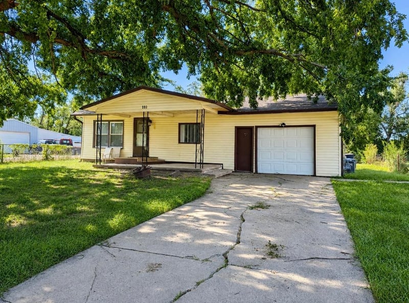 420 Otis Ave, Salina, KS 67401