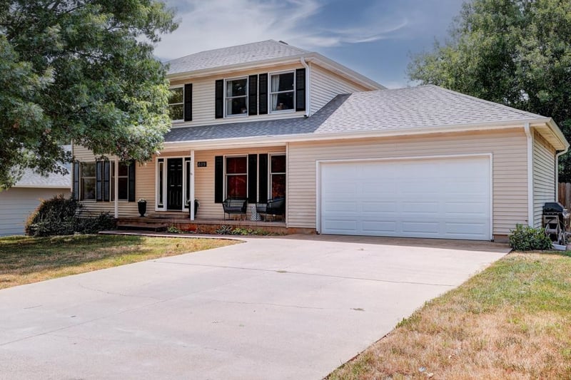 609 33rd , Winfield, KS 67156