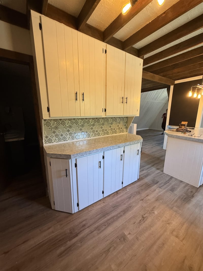 8232 Prairie Rd, Moundridge, KS 67107