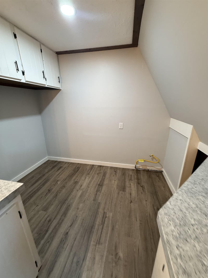 8232 Prairie Rd, Moundridge, KS 67107