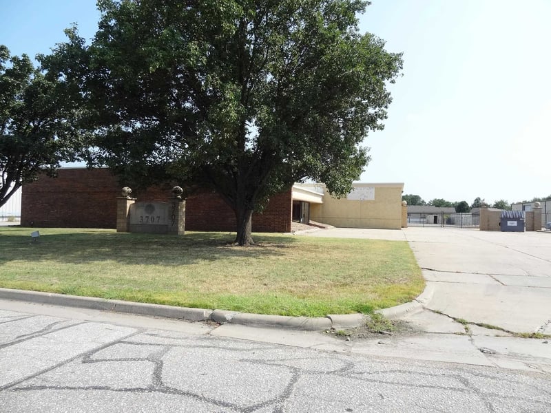 3707 30th St S, Wichita, KS 67217