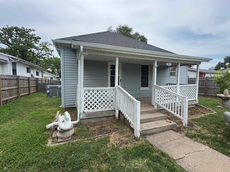 305 Mccabe , Winfield, KS 67156