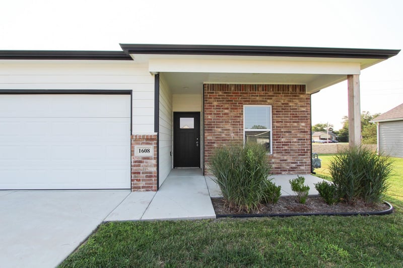 1608 Casey, Newton, KS 67114