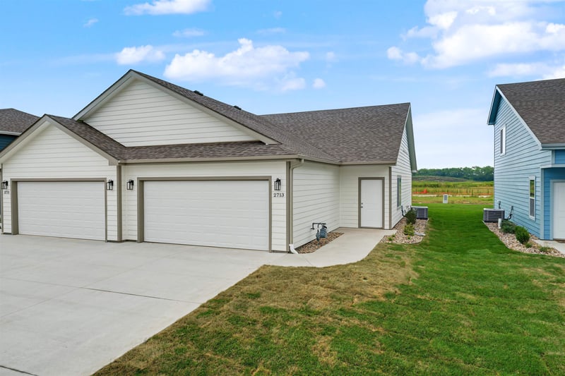 2713 Amelia Ln, Salina, KS 67401
