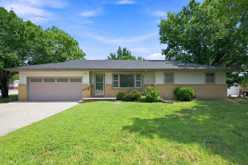 102 Westview Rd, Andover, KS 67002