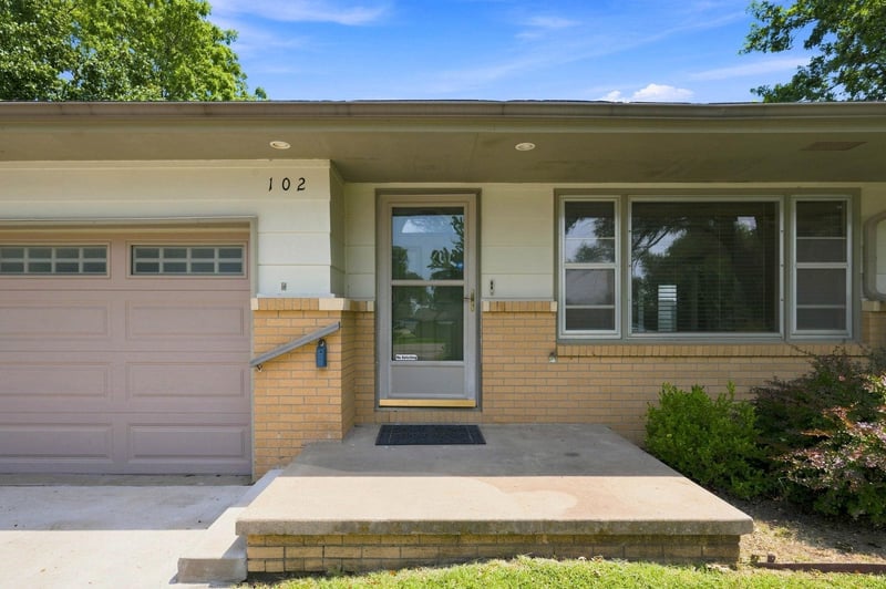 102 Westview Rd, Andover, KS 67002