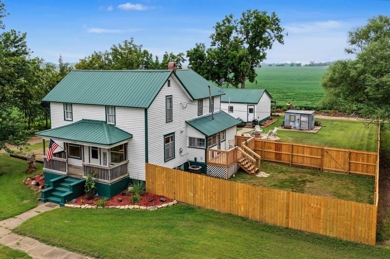 724 N Melbert Ave, Gypsum, KS 67448