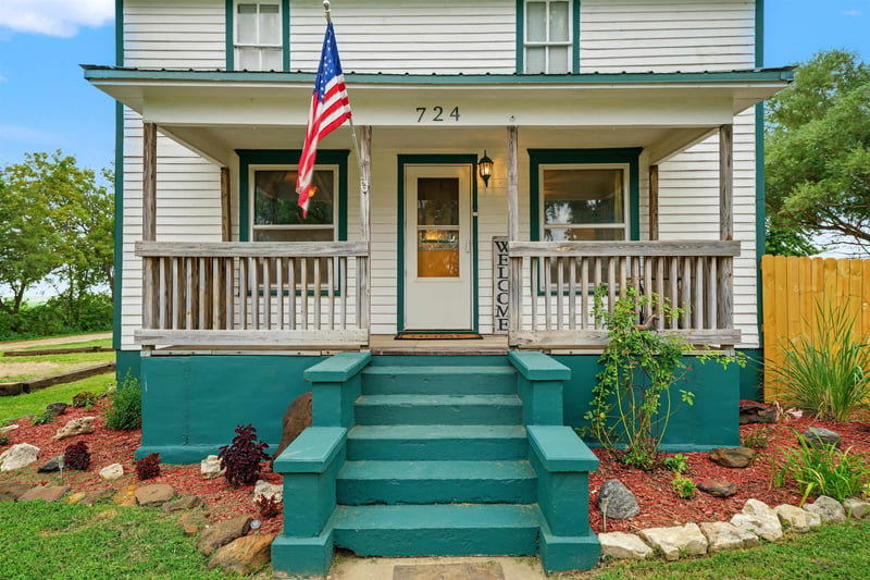 724 N Melbert Ave, Gypsum, KS 67448