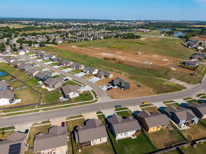 2612 E Spring Meadows Ct, Derby, KS 67037
