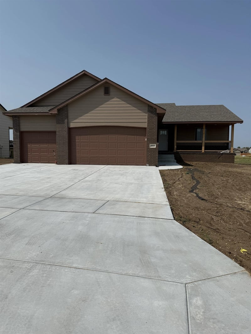 2612 E Spring Meadows Ct, Derby, KS 67037