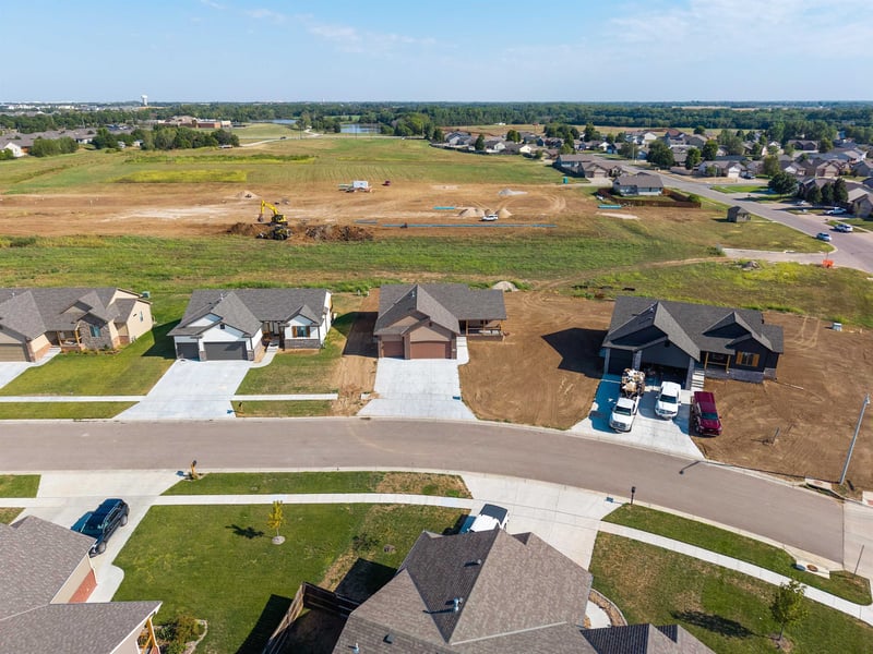 2612 E Spring Meadows Ct, Derby, KS 67037