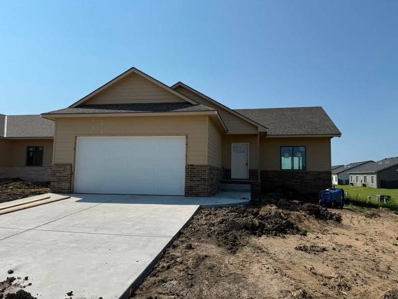 8955 Joshua St, Bel Aire, KS 67226