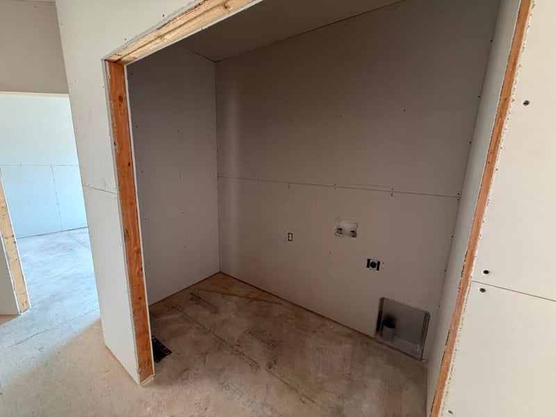 8973 E Joshua St, Bel Aire, KS 67226