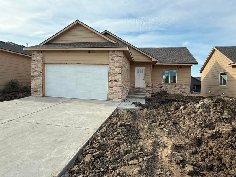 8973 E Joshua St, Bel Aire, KS 67226