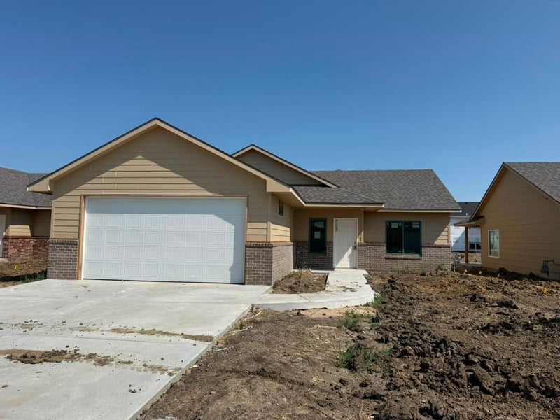 8974 Joshua St, Bel Aire, KS 67226
