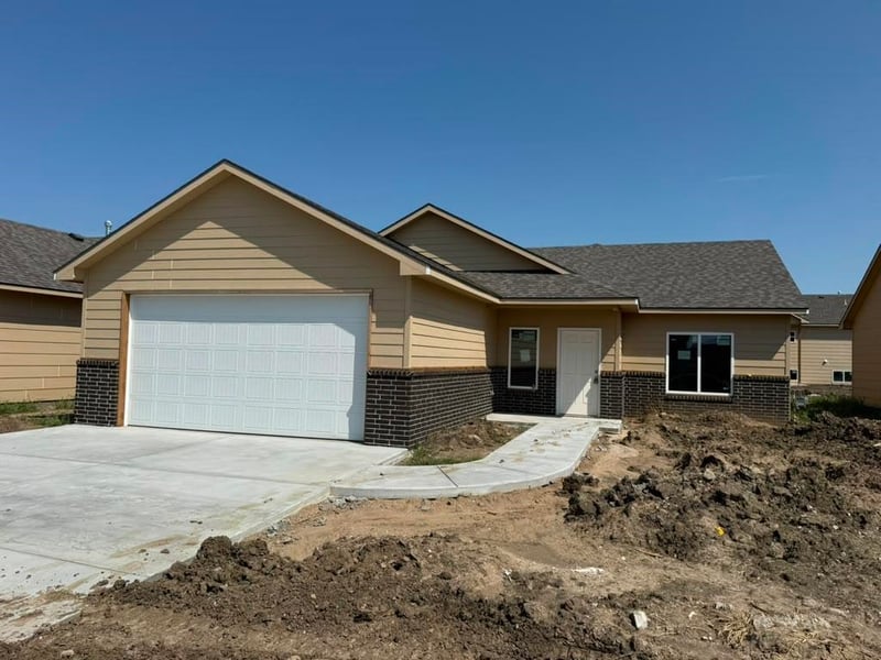 8986 Joshua St, Bel Aire, KS 67226