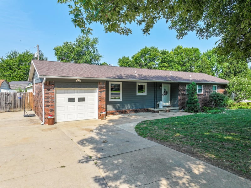 1673 Lawndale Ave, El Dorado, KS 67042
