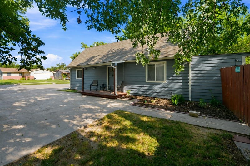 752 N Mount Carmel Ave, Wichita, KS 67203