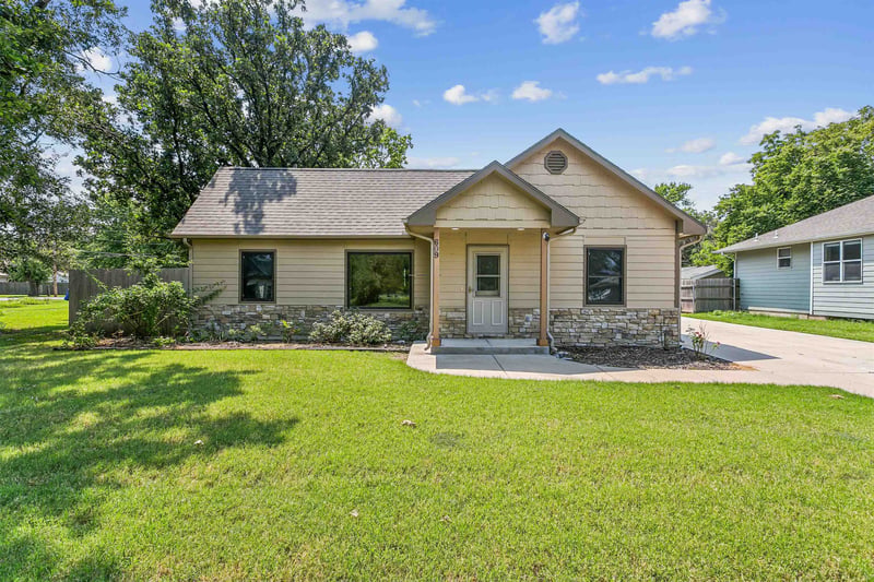 609 Russell , Mulvane, KS 67110