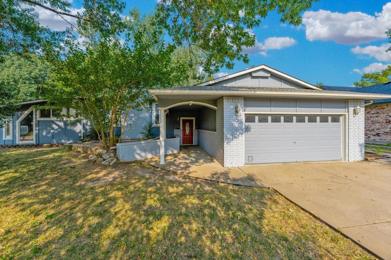 1441 Lark Ln, Wichita, KS 67212