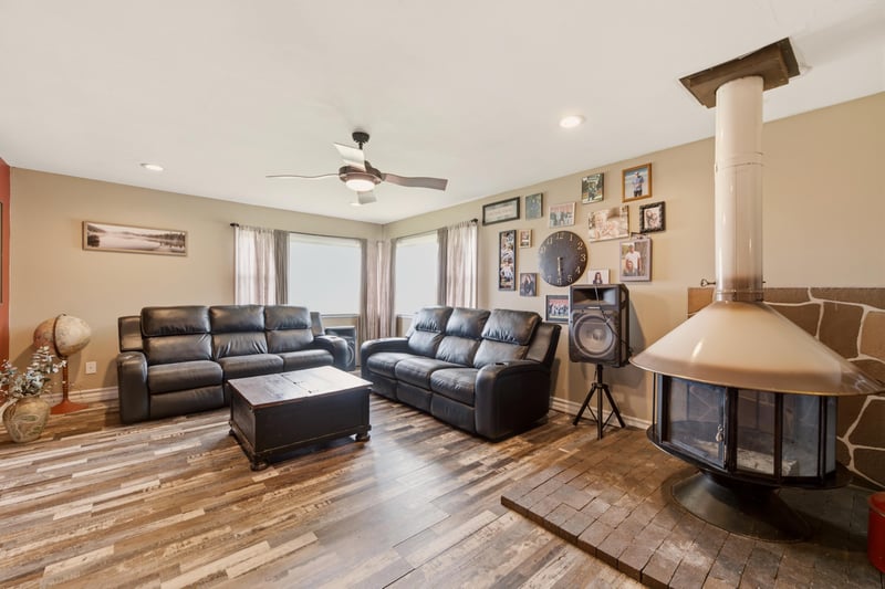 1055 Oliver St, Belle Plaine, KS 67013