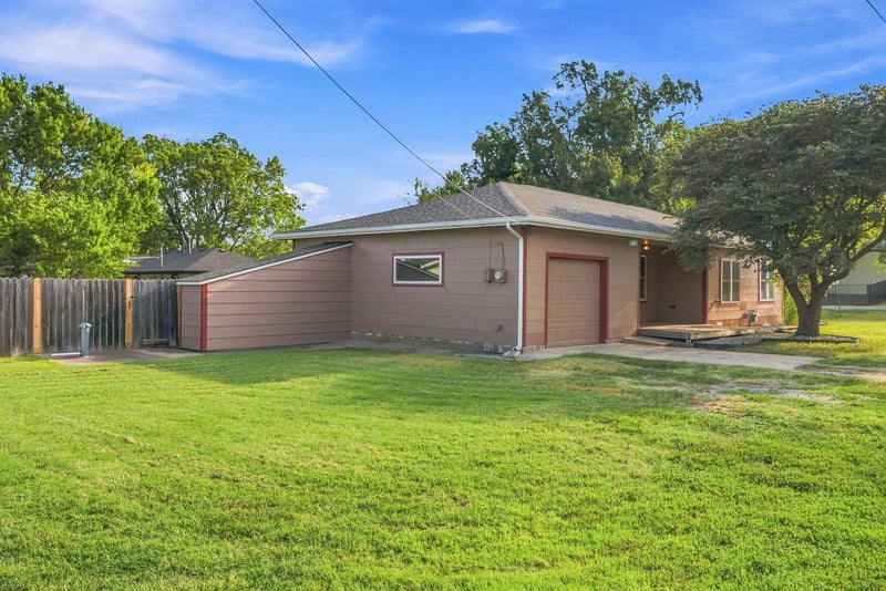 230 W Litson, Benton, KS 67017