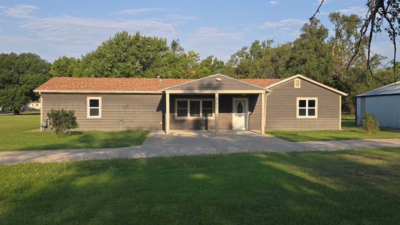 1301 Front St, Salina, KS 67401