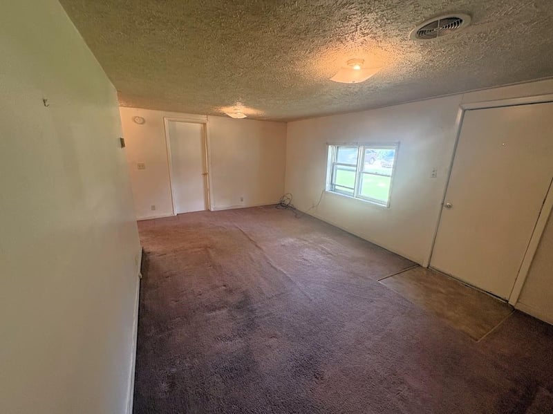 331 Des Moines Ave, Salina, KS 67401