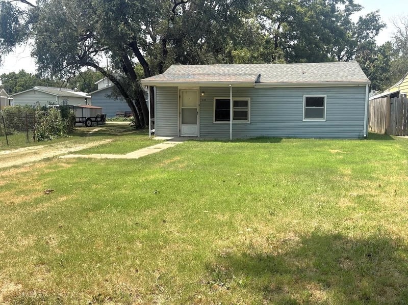 331 Des Moines Ave, Salina, KS 67401