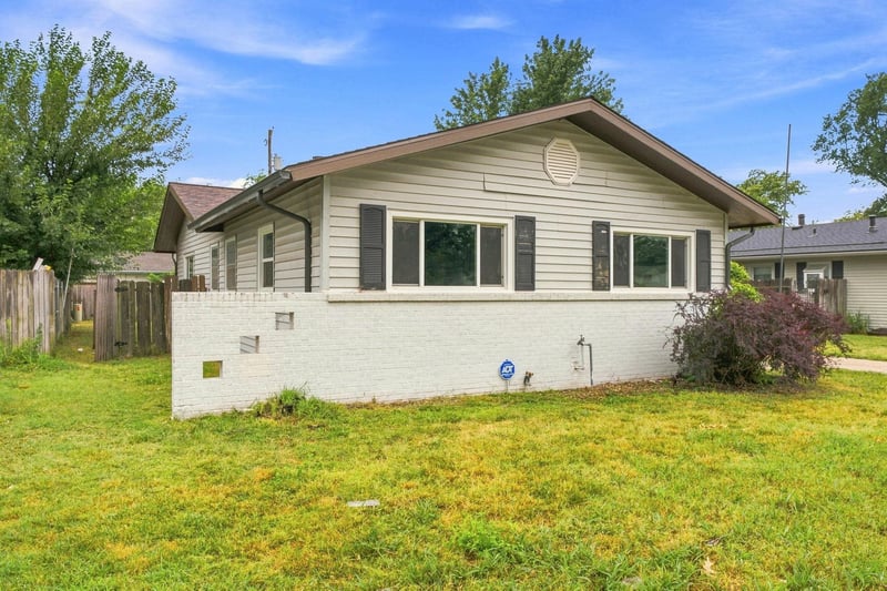1217 W Dallas St, Wichita, KS 67217