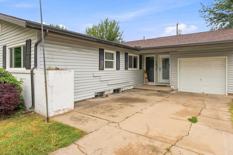 1217 W Dallas St, Wichita, KS 67217